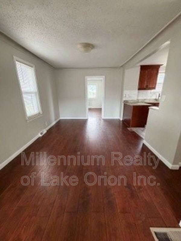 6010 Hartwell St – photo 4
