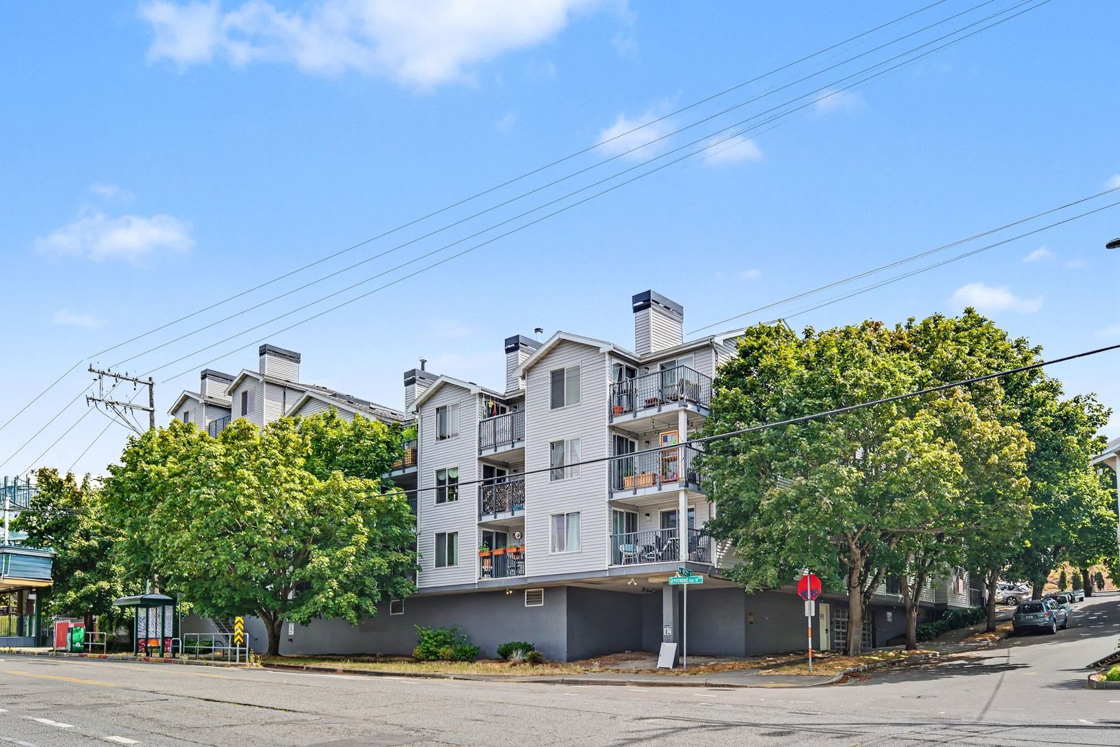 Charming Ground-Floor Condo in the Heart of Greenwood! $1,700 only!! August move in! – photo 2