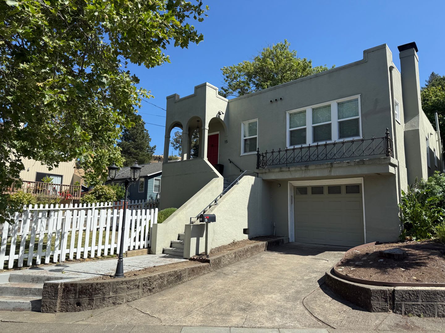 THREE BEDROOM / TWO BATH HOME IN NICE NEIGHBORHOOD CLOSE TO ALBERT PARK AND DOWNTOWN – photo 1