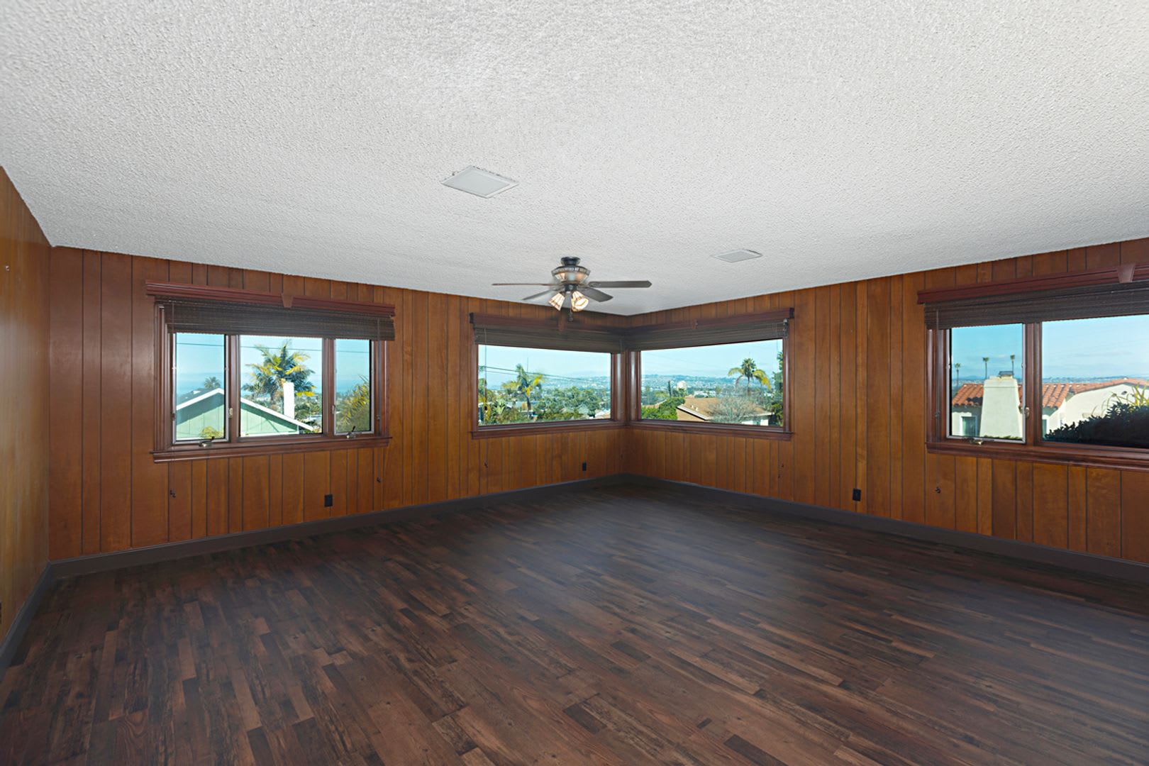 Timeless 4BR/2BA Corner-Lot Home, Perched on the Hills of Ocean Beach. Sweeping Ocean Views – photo 5