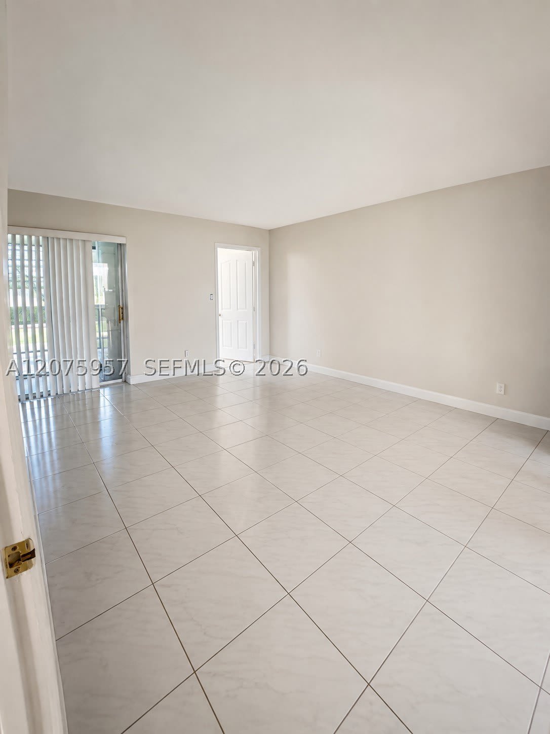 3591 Inverrary Dr – photo 3