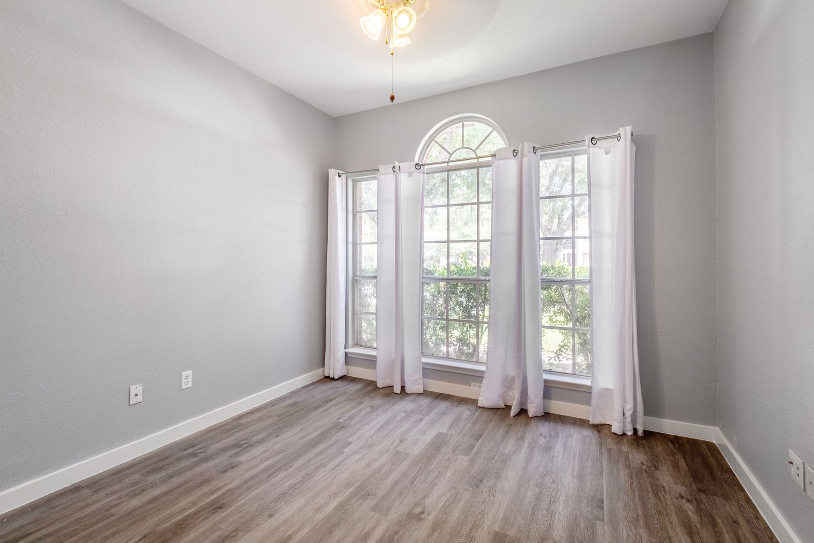 Imagine Coming Home to Comfort, Convenience & Style in North Austin! – photo 4