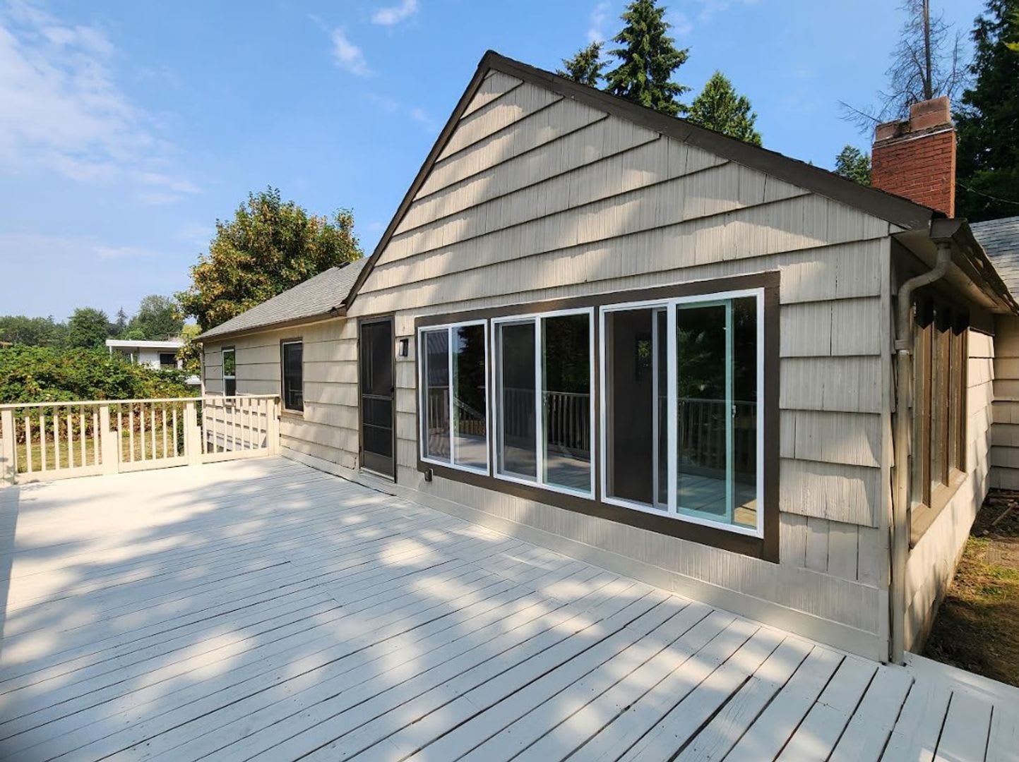 COLUMBIA RIVER Waterfront Home with Access on 1.5 Acres – photo 4