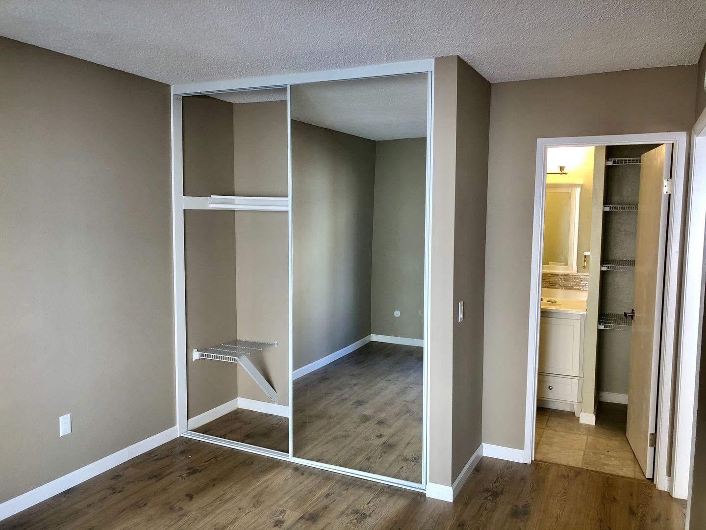 Beautiful 1 Bedroom, SENIOR home (55+) $1,520 /MO – photo 2