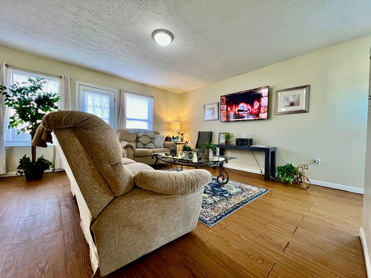 Great corporate furnished rental- close to everything. – photo 4