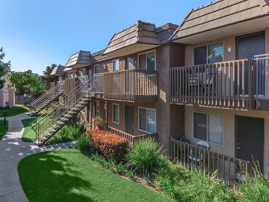 Bluffs at Carlsbad Apartments – photo 4