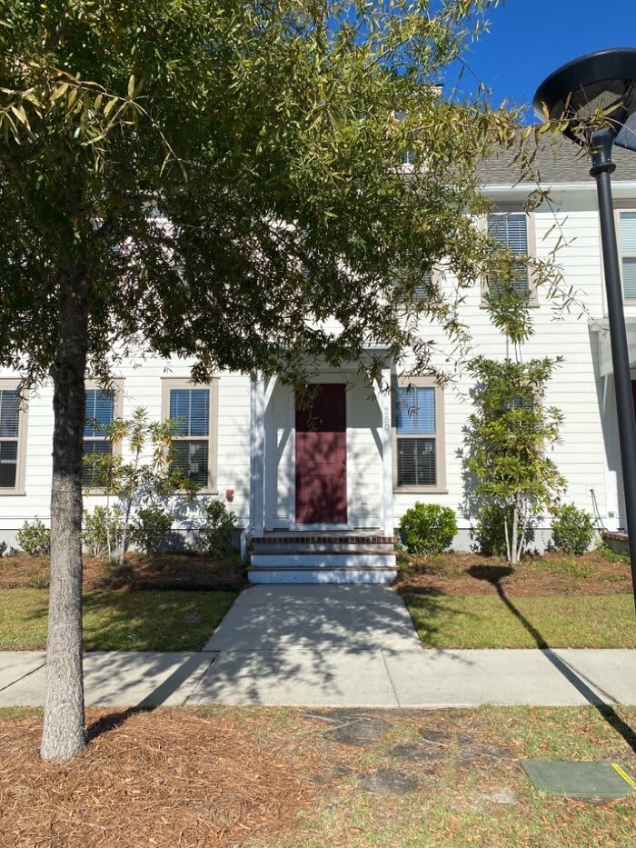 250 Oak Park Street – photo 2