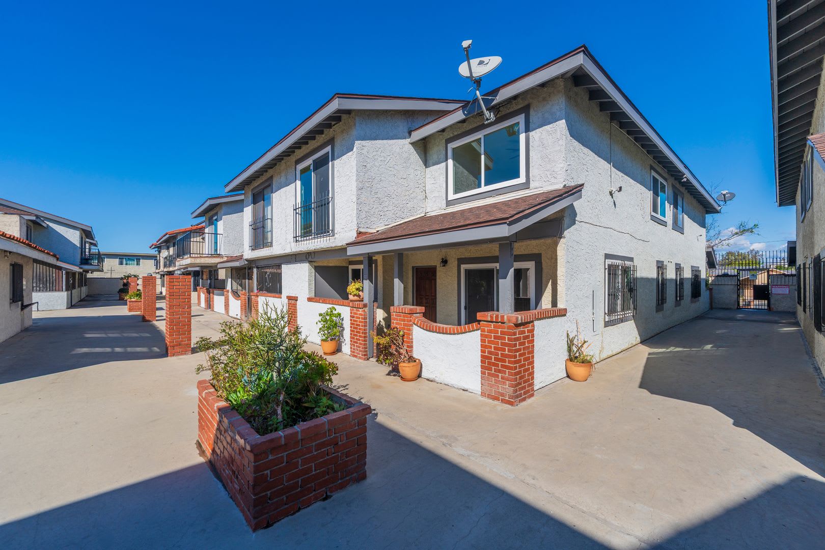 Beautifully Remodeled 3-Bedroom, 3-Bath Gardena Condo with Open-Concept Living – photo 3