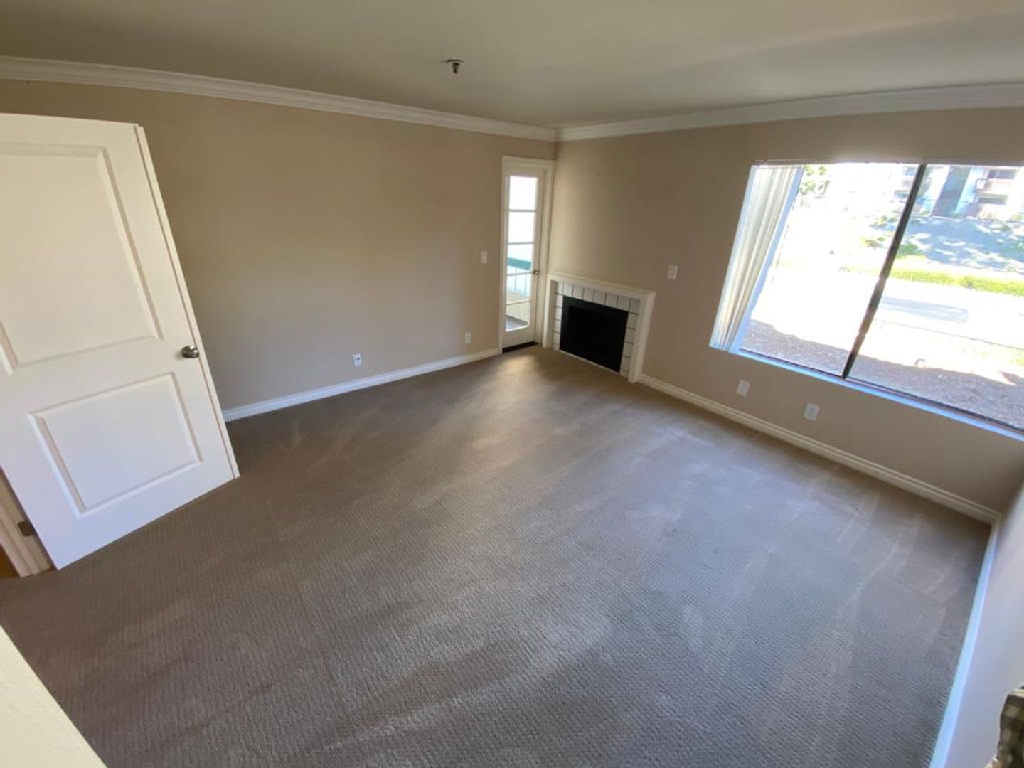 Remodeled 2 Bdr 1.5 Bath Condo In Tierrasanta With Gated Garage Parking – photo 2