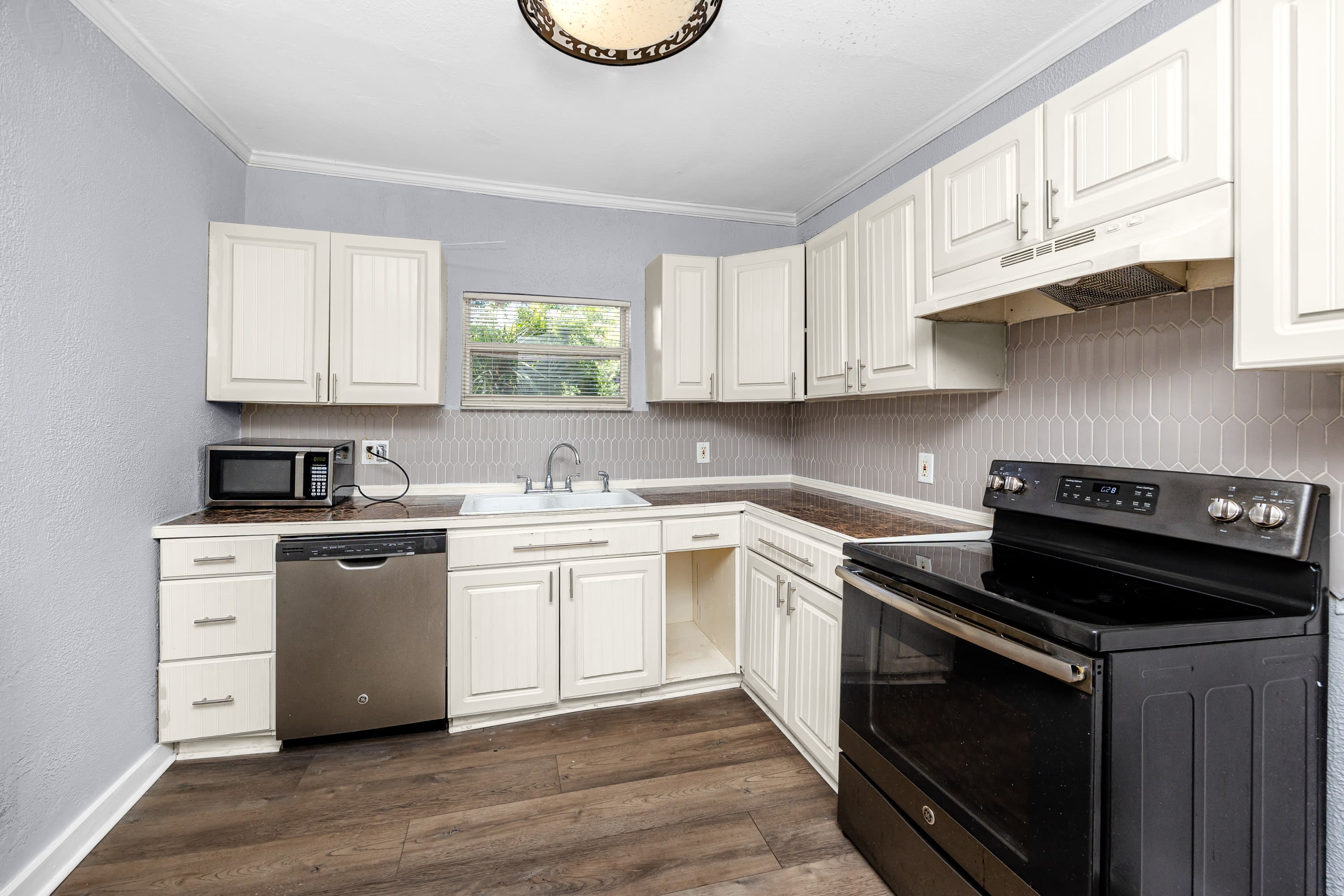 1763 Preston Street South – photo 4