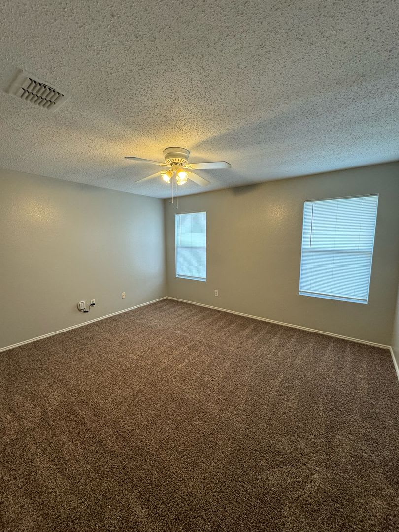 SpacIous Terrell Home! Move in ready – photo 3