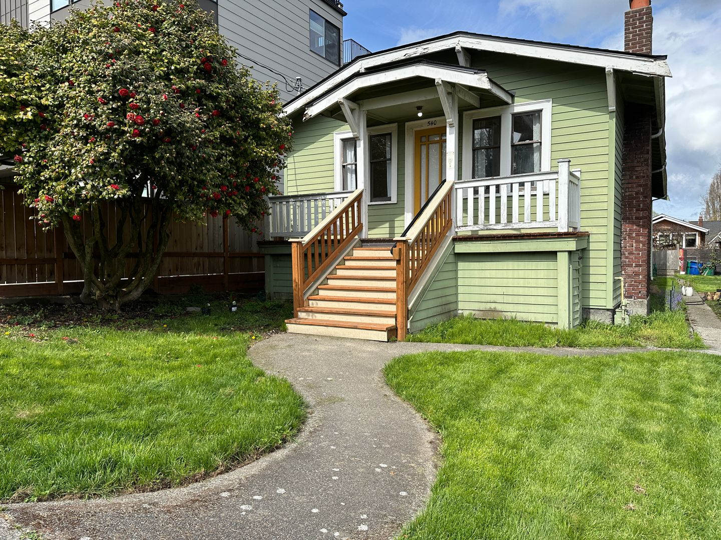 Charming 4-Bedroom Home in Phinney Ridge. Pets welcome! – photo 1