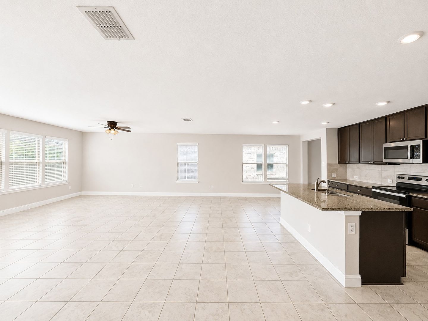 Gorgeous 4 Bedroom Home in the Winn Ridge Community of Aubrey! – photo 4