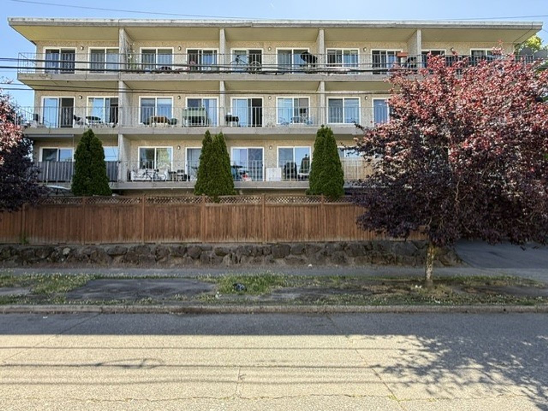 Bayview Apartments – photo 1