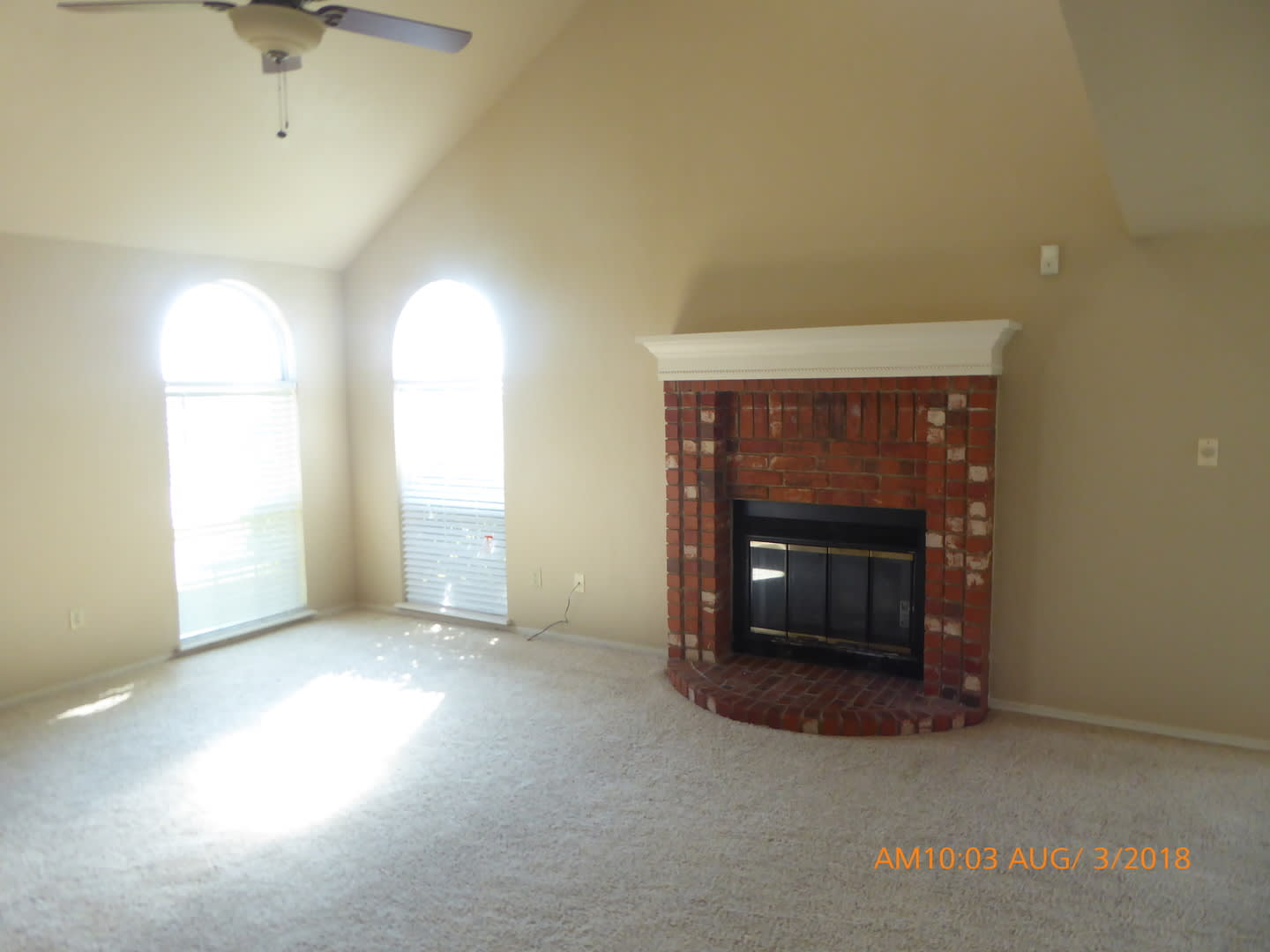 Spacious 2 story house on large corner lot – photo 4