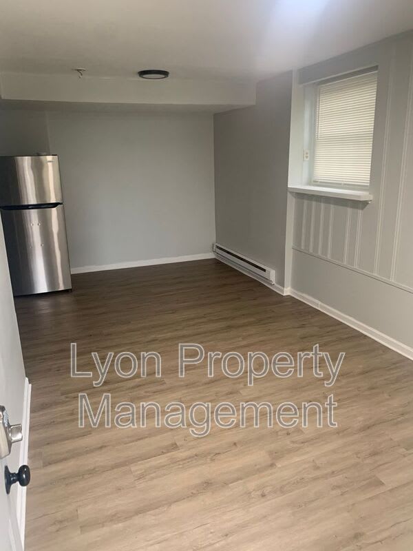 230 West School Street – photo 3