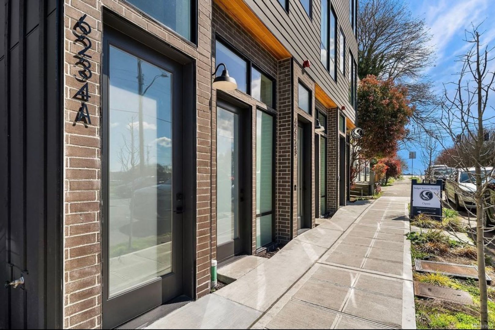 Live/Work Townhome in the heart of Georgetown! – photo 2