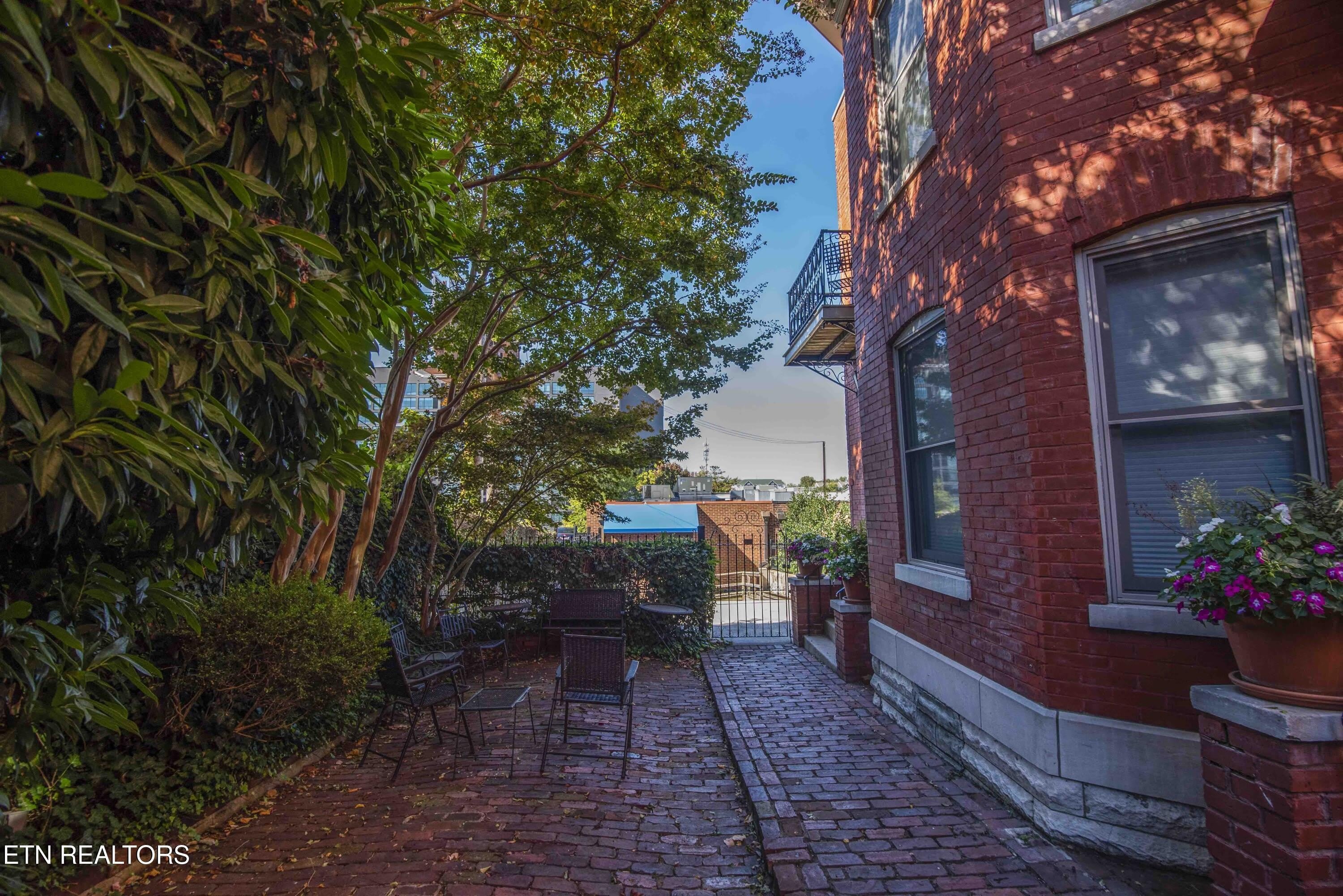 613 Union Ave – photo 5