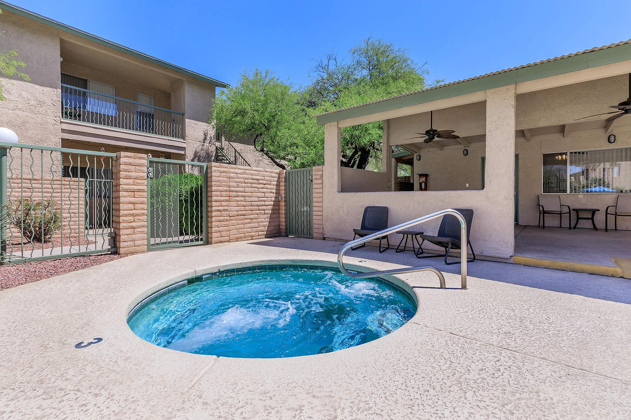 Sand Pebble Apartments – photo 2