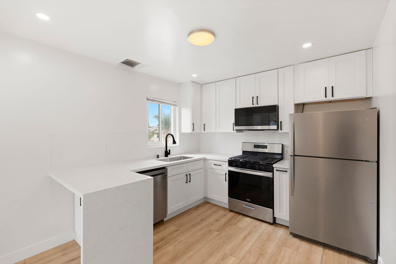 228-230 Elm Ave – photo 2