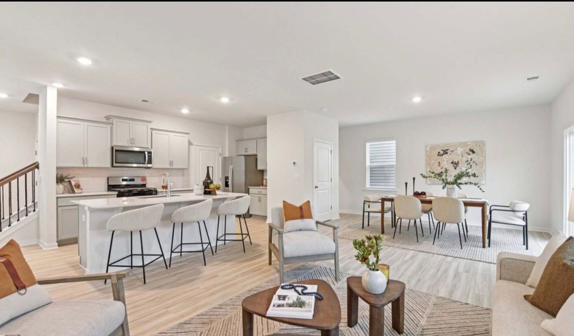 Brand New Spacious Floorplan – photo 4