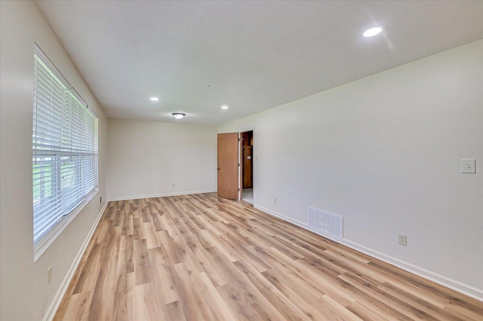 242 Maywood Drive – photo 5