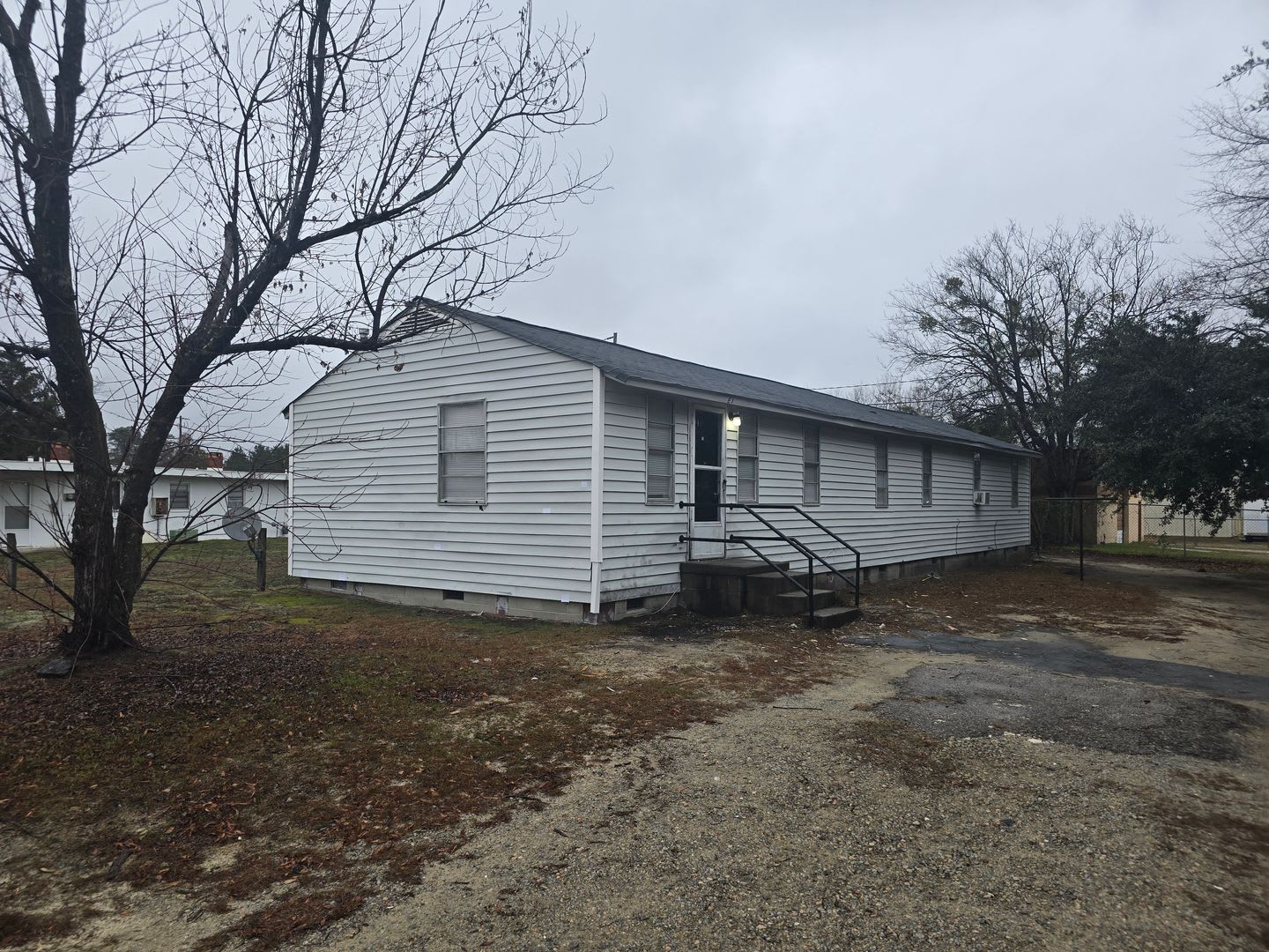 2 Bed 1 bath duplex right across from Midlands Tech – photo 1