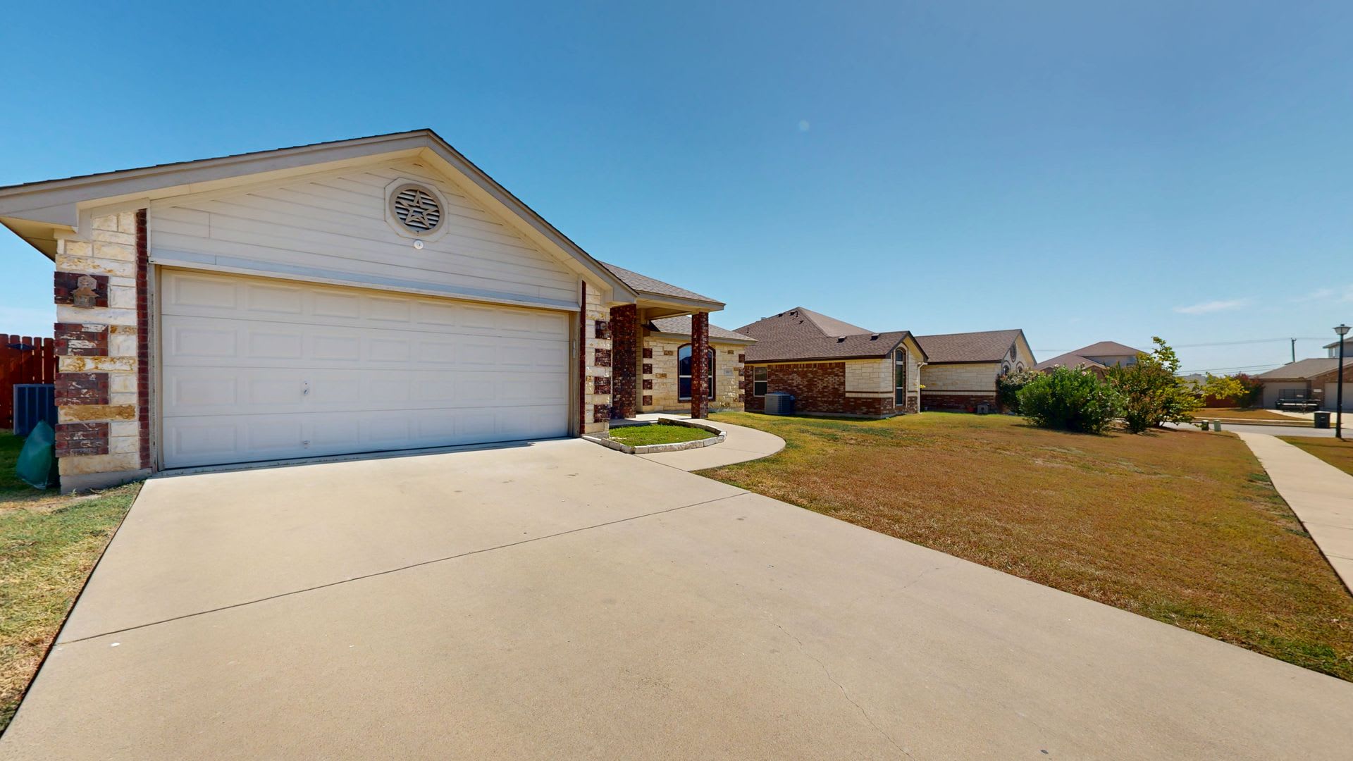 2 WEEKS FREE + $1,795 RENT SINGLE FAMILY REMODELED HOME – photo 4