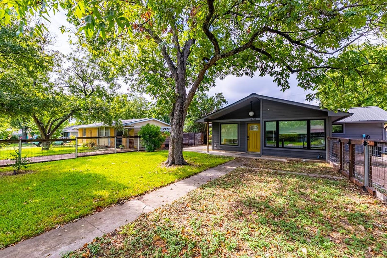 Discover Modern Living: Stylish Home with Gourmet Kitchen, Luxurious Suite, & Versatile Studio Space! – photo 2