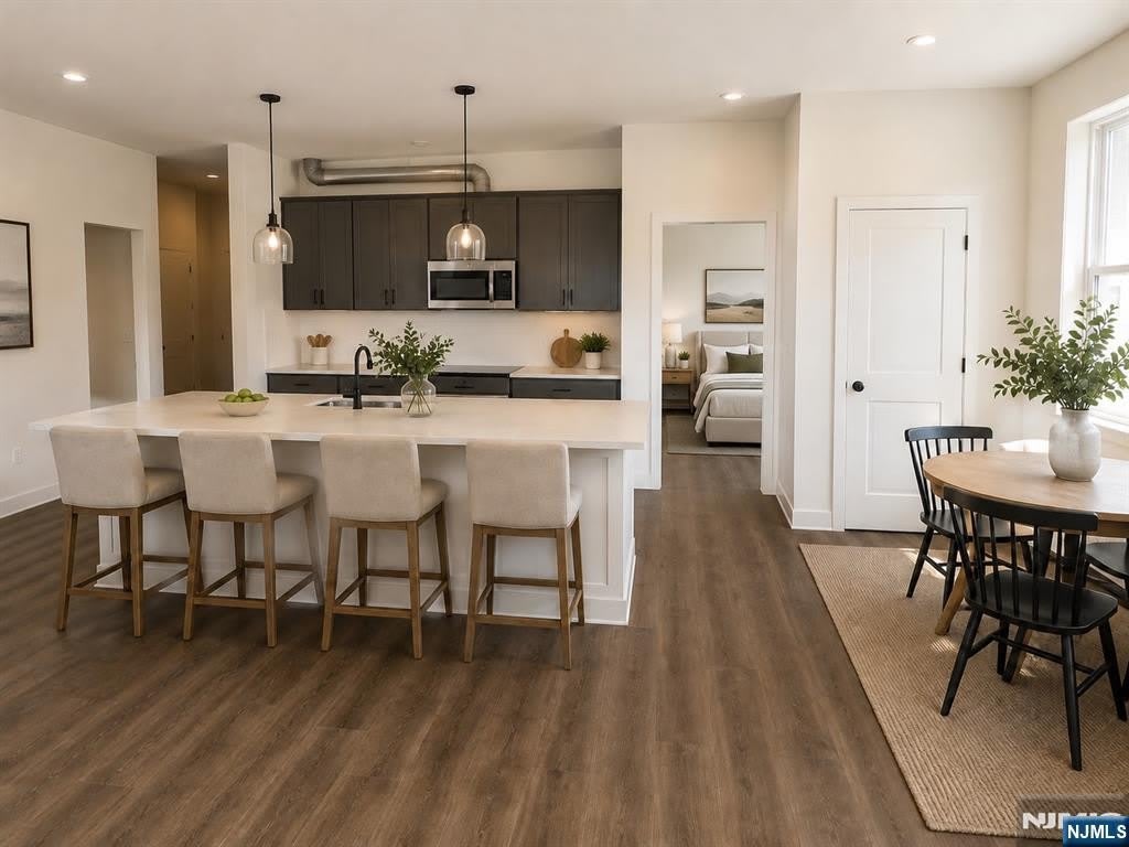 160 Paris Avenue – photo 3