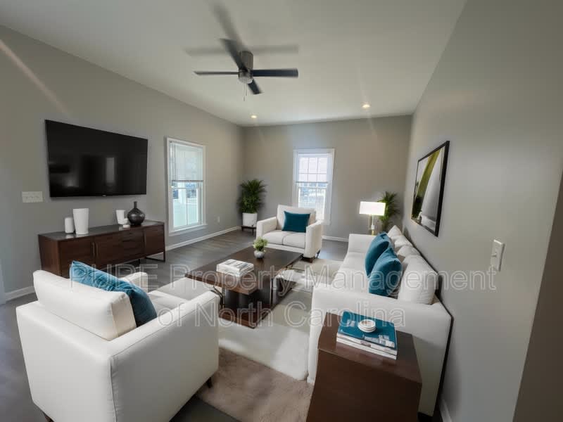 608 S Yadkin Ave – photo 2
