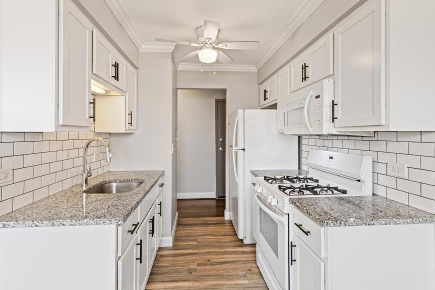 1060 W Hollywood – photo 3
