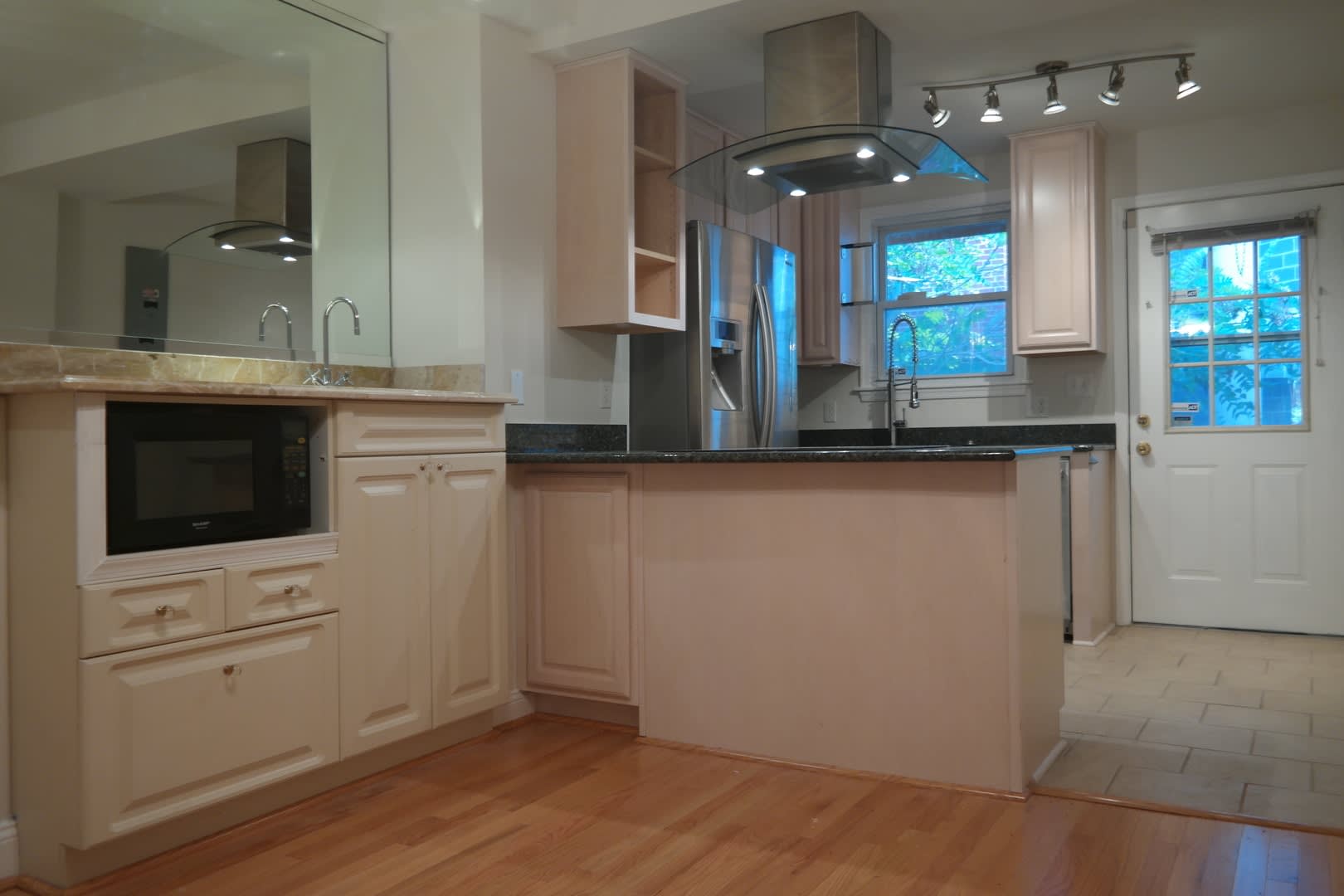Charming 2 Bedroom/1 Bathroom Townhome in Washington Village, MD! – photo 4