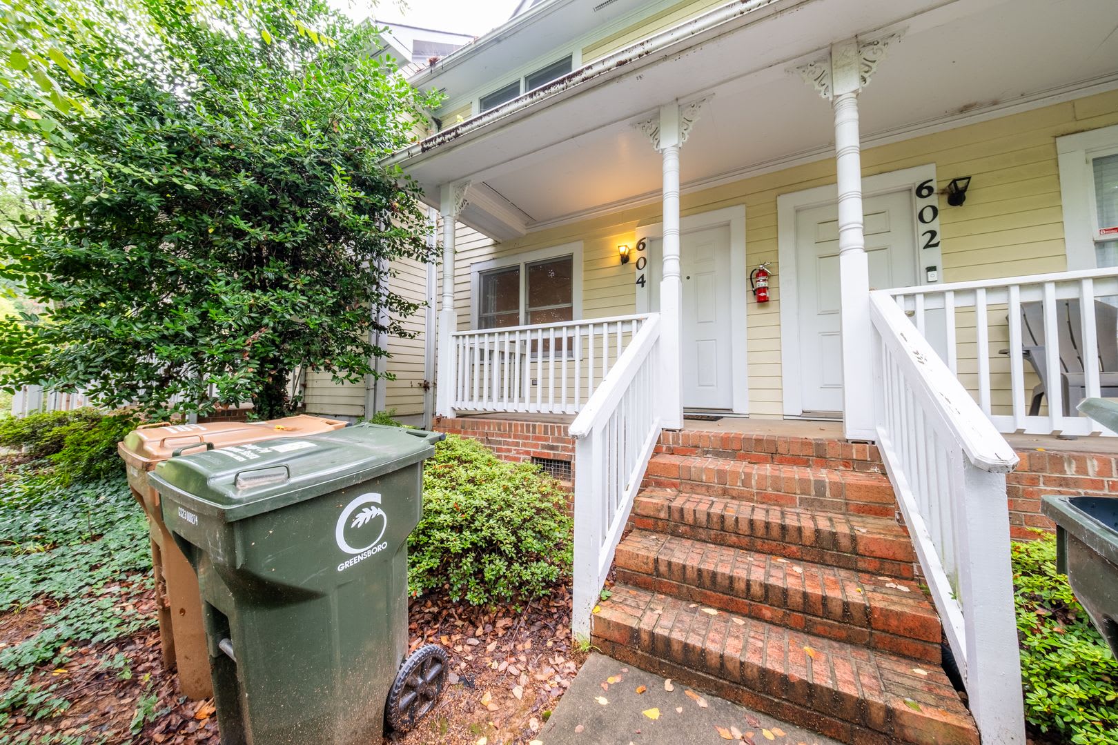 Charming 2 Bedroom Townhome In College Hill Available Now – photo 3