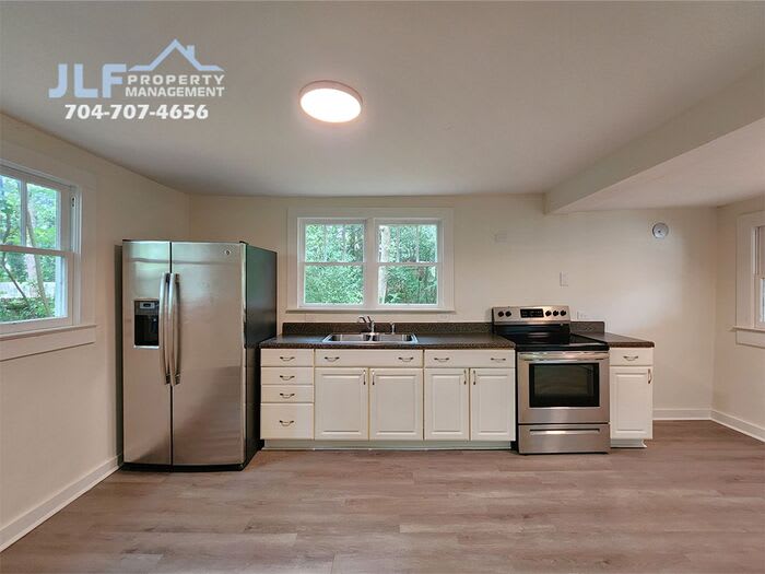 650 Harris Street Northwest – photo 4