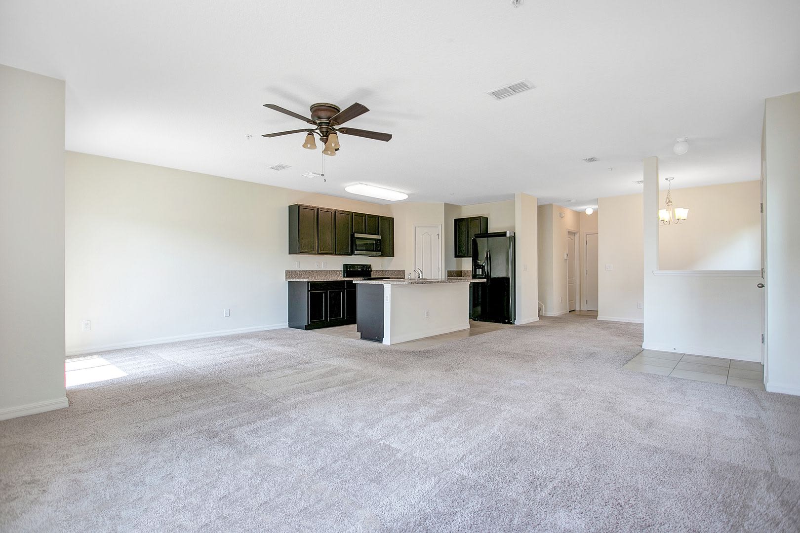 Discount Offer Spacious 3 Bdrm Townhome With 2 Car Garage In Gated Community – photo 5