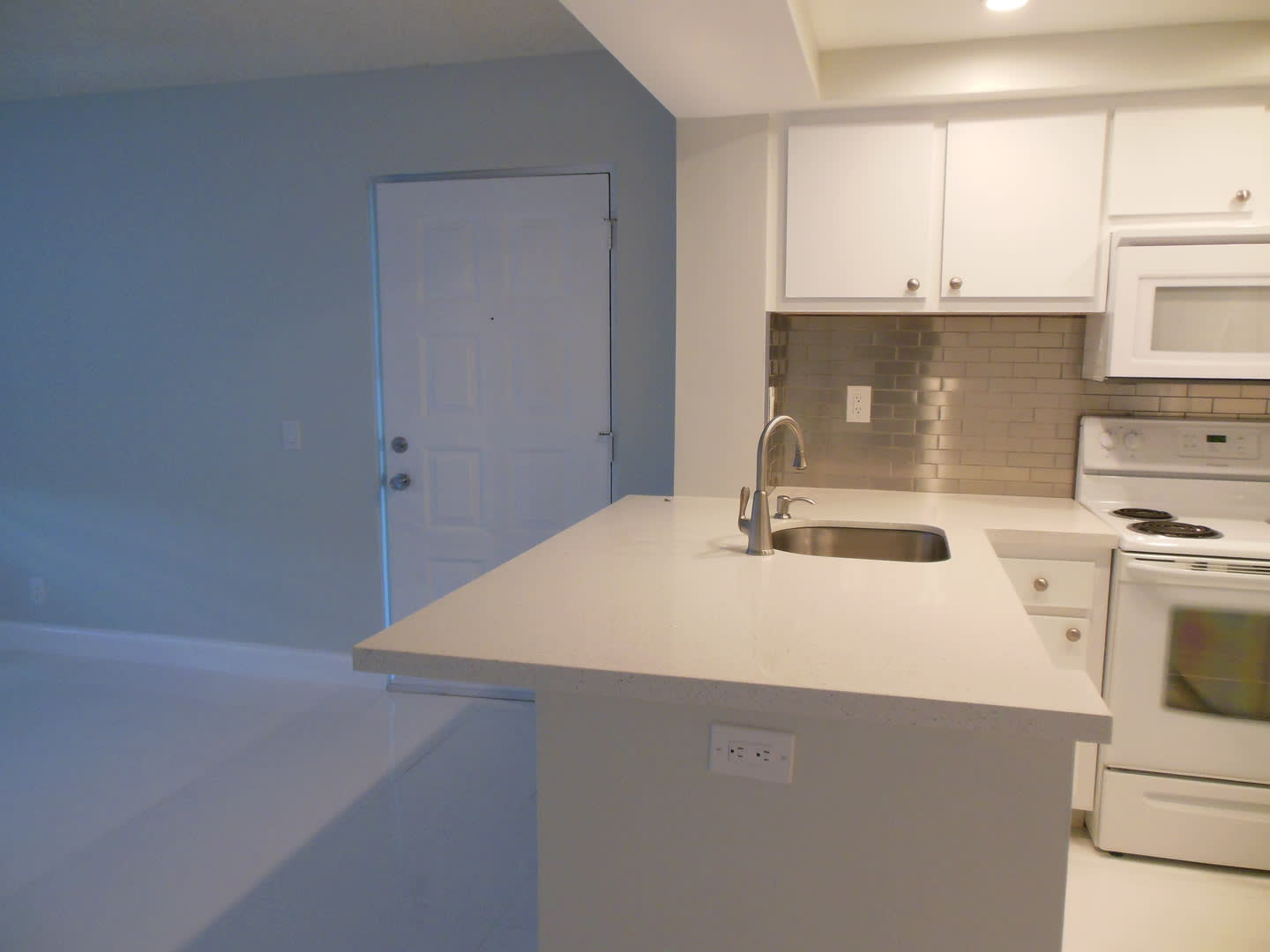 One Bedroom One Bathroom Waterfront Community – photo 5