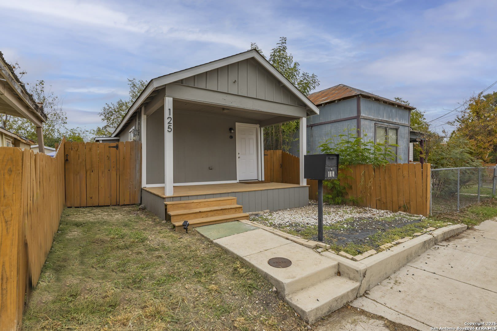 125 Forrest Ave – photo 3