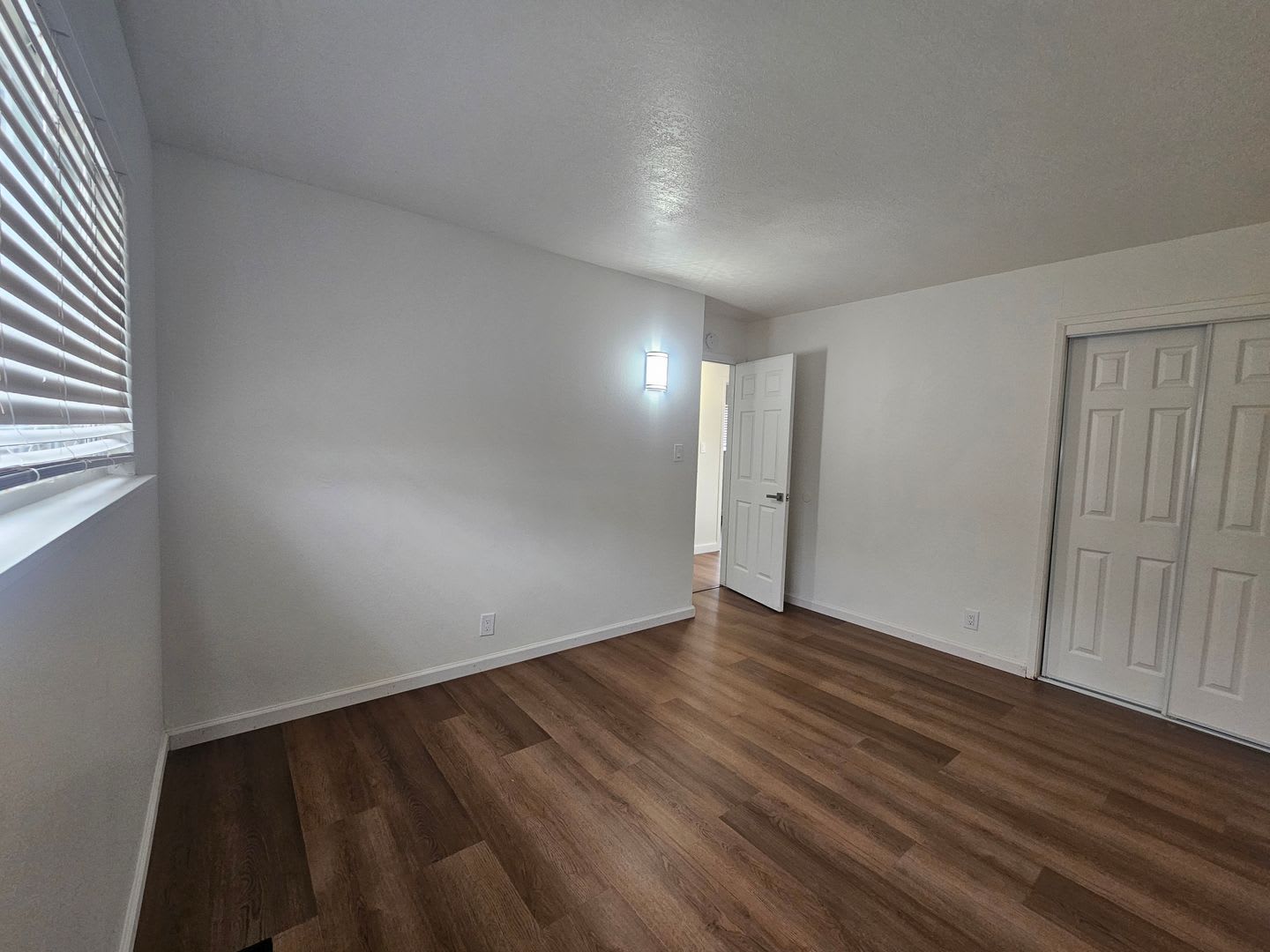 3 Bedroom 2 Bathroom Sunny Updated Home Near Community Park – photo 3