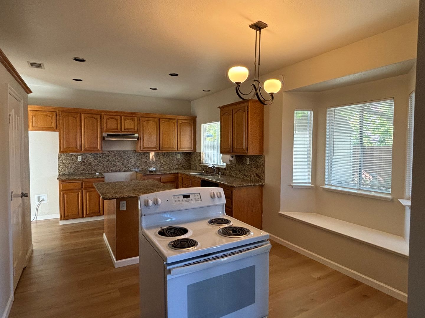 Ideal Antioch 4 Bedrooms And 3 Bathrooms New Laminate Flooring On Main Level And New Interior Paint – photo 2