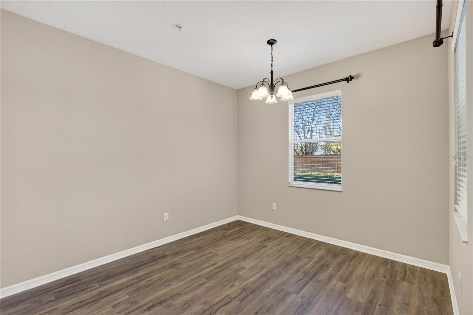 1519 PRIORY Circle – photo 5