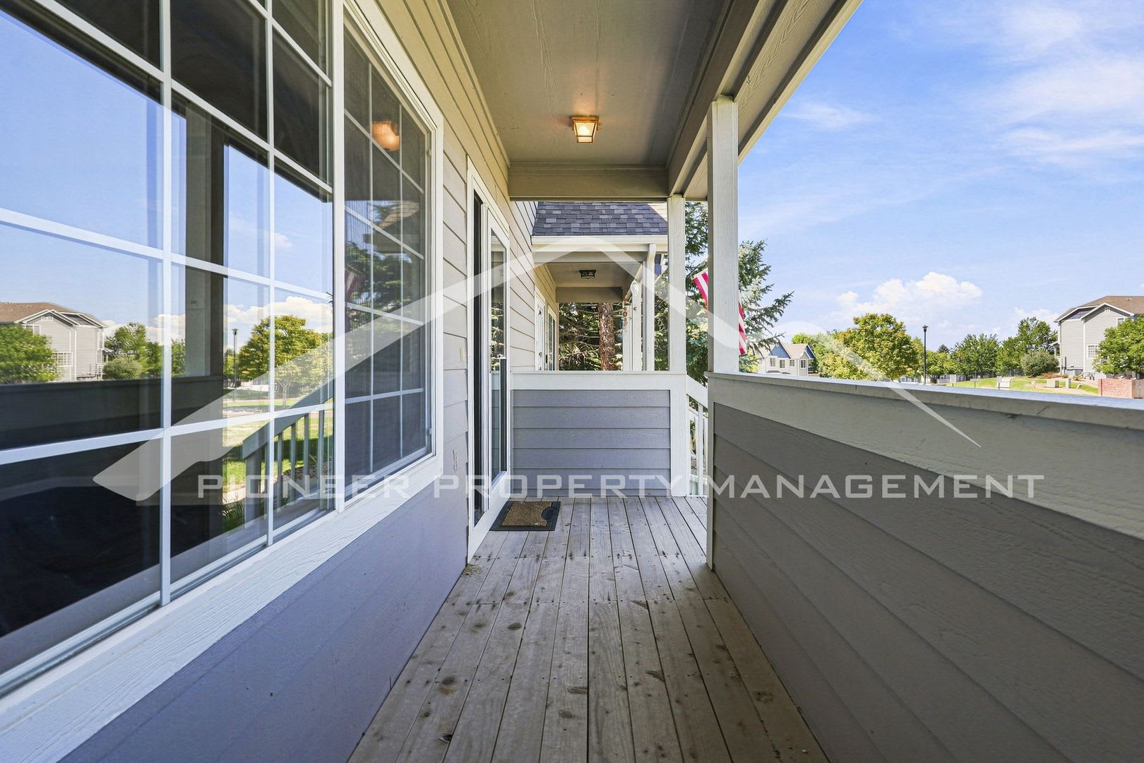 Gorgeous Townhouse With Central Ac And 2 Car Garage – photo 2