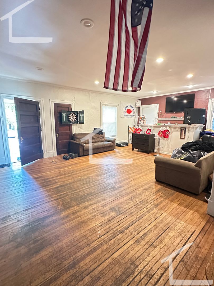 Gorgeous modern entire home perfect for large student groups available 9/1/2027 – photo 2