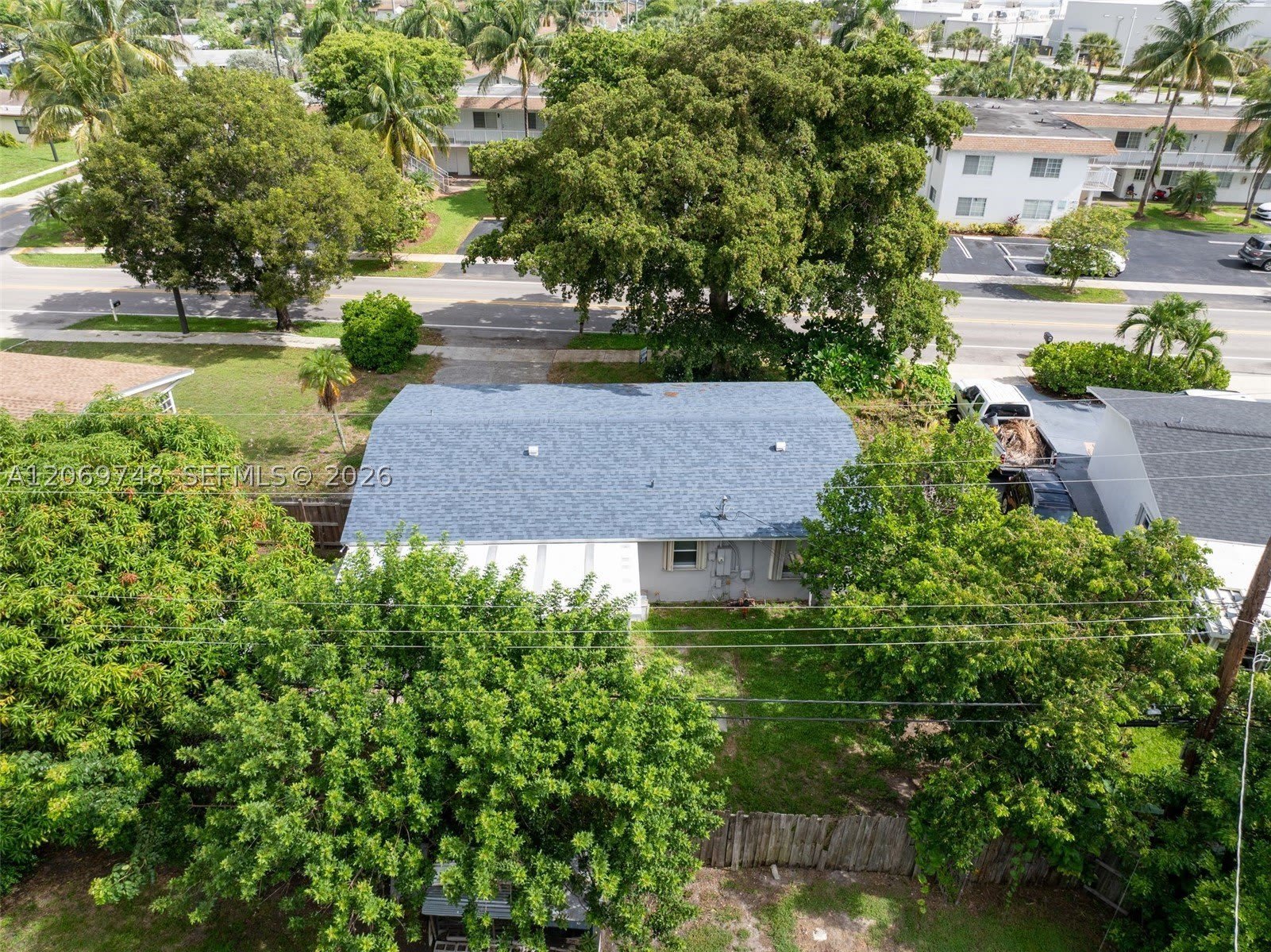 1640 NE 33rd St – photo 1