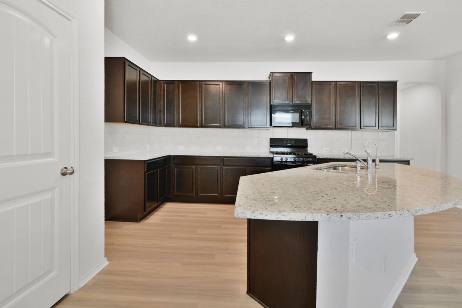 Beautiful 4-Bedroom Corner Lot Home with Open Floor Plan in Bulverde – photo 4