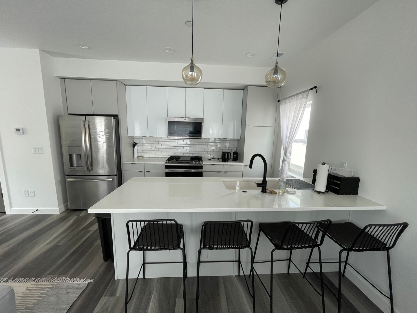 Stunning 2 Bed 2.5 Bath Townhome! – photo 2