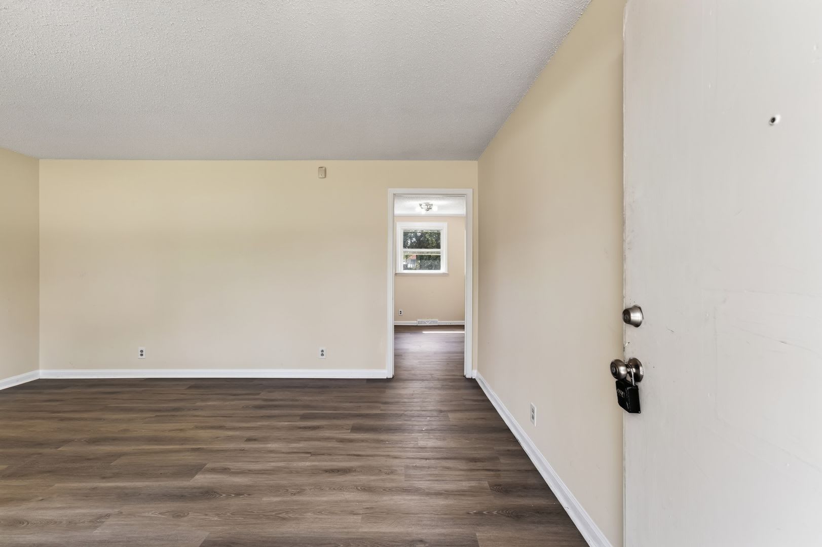 3 Bedroom Pet Friendly Home For Rent Near Post! – photo 2