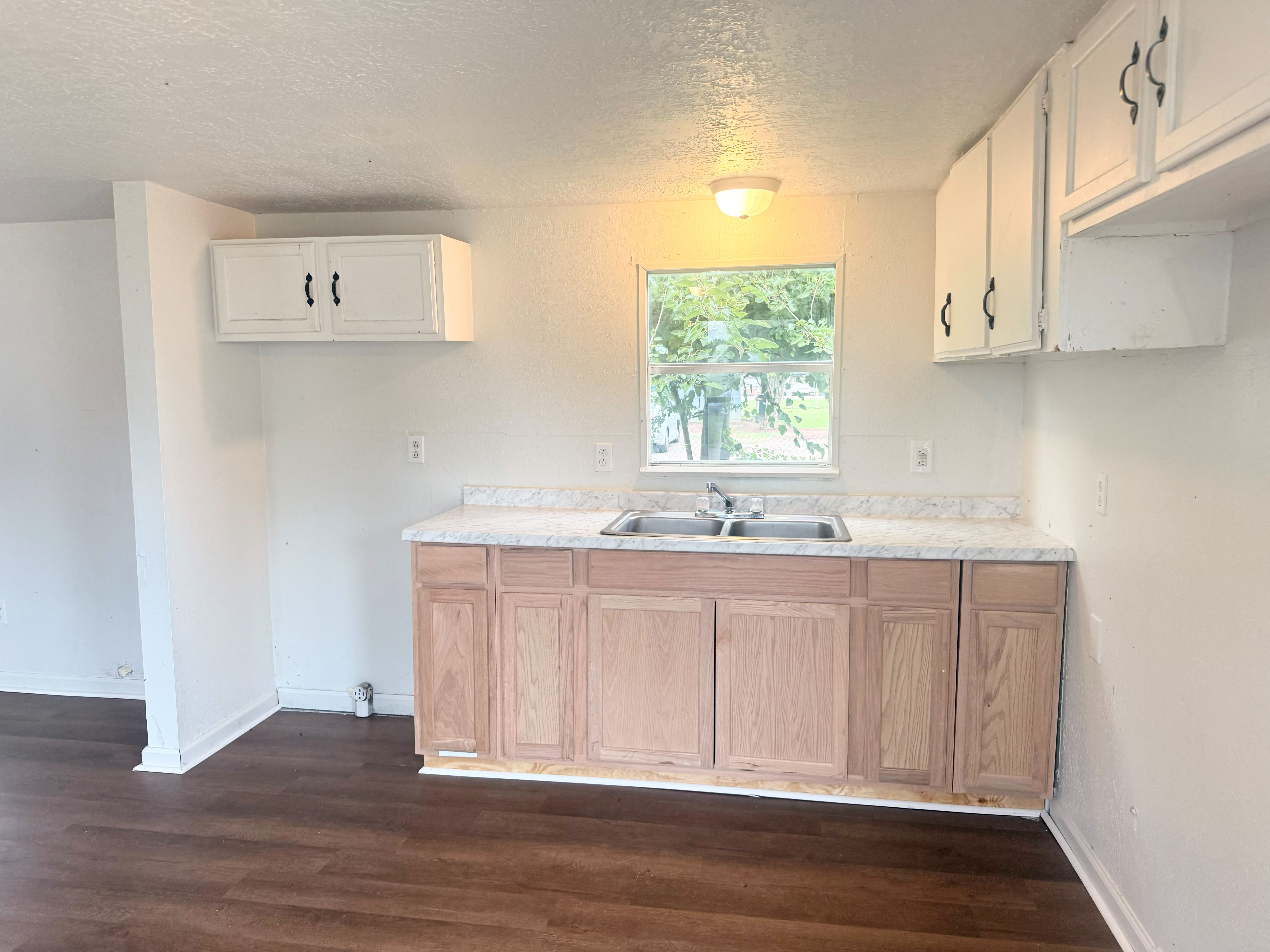 2081 Oakshire Rd – photo 3