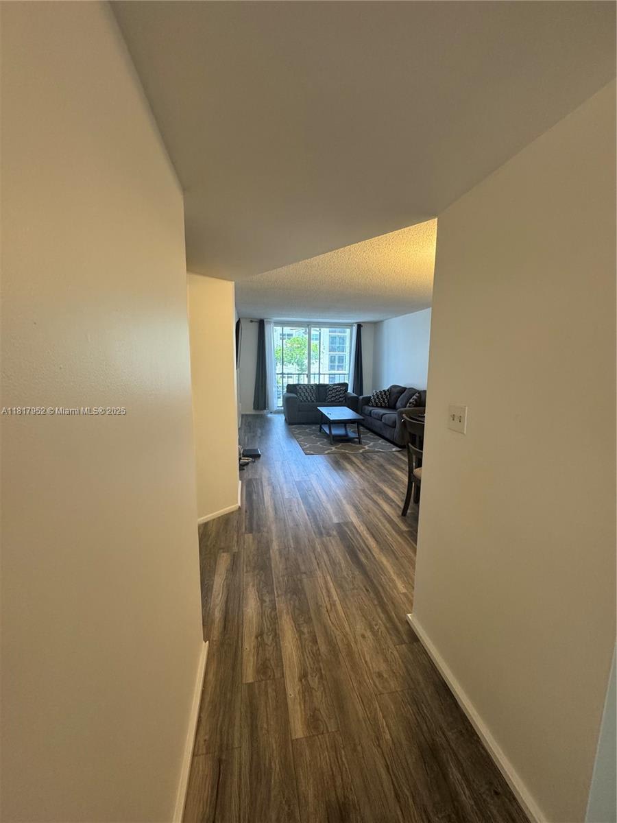 5300 Northeast 24Th Terrace – photo 2