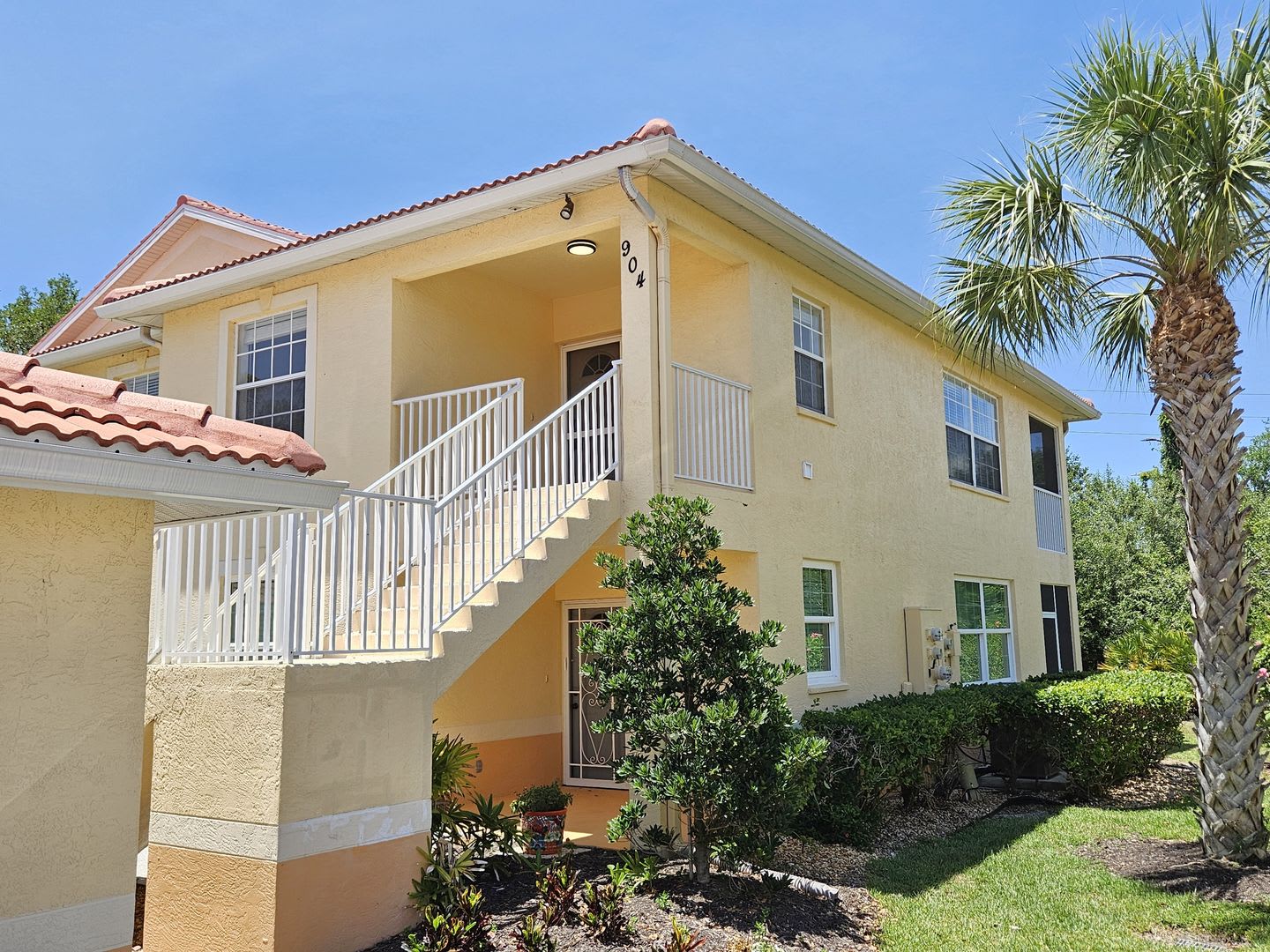 Annual Unfurnished 3 Bedroom 2 Bathroom Second Floor Condo in Casa Del Lago! – photo 5